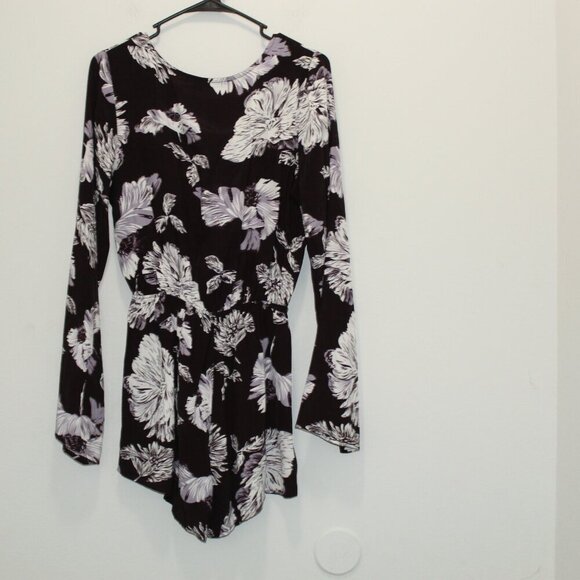 Audrey 3 +1 Floral Romper Size Medium - Picture 7 of 10